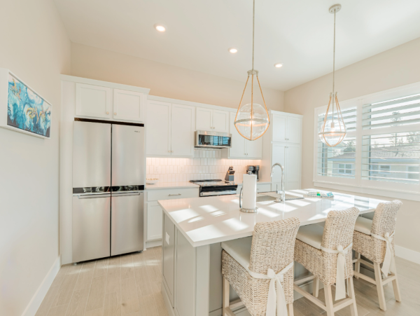 Modern Coastal Beach House - Perfect for Families & Groups